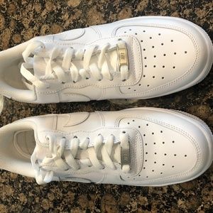 Women's Nike Air Force 1 shoes - Size 8